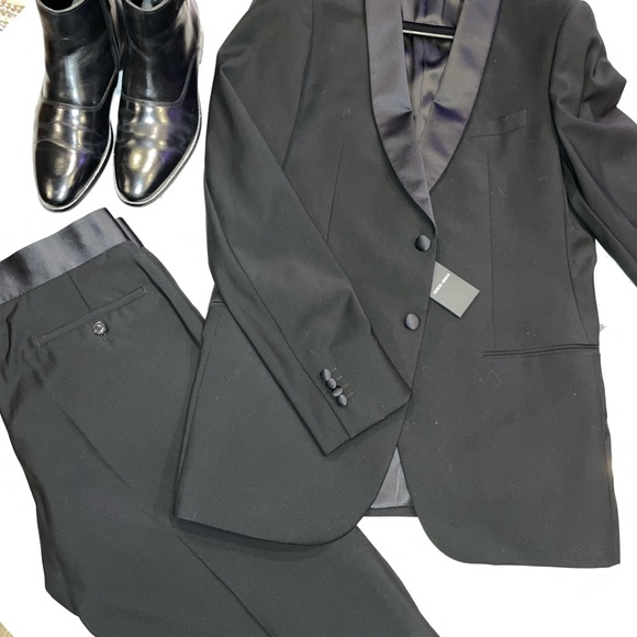 Giorgio Armani Tuxedo - Picture 3 of 11